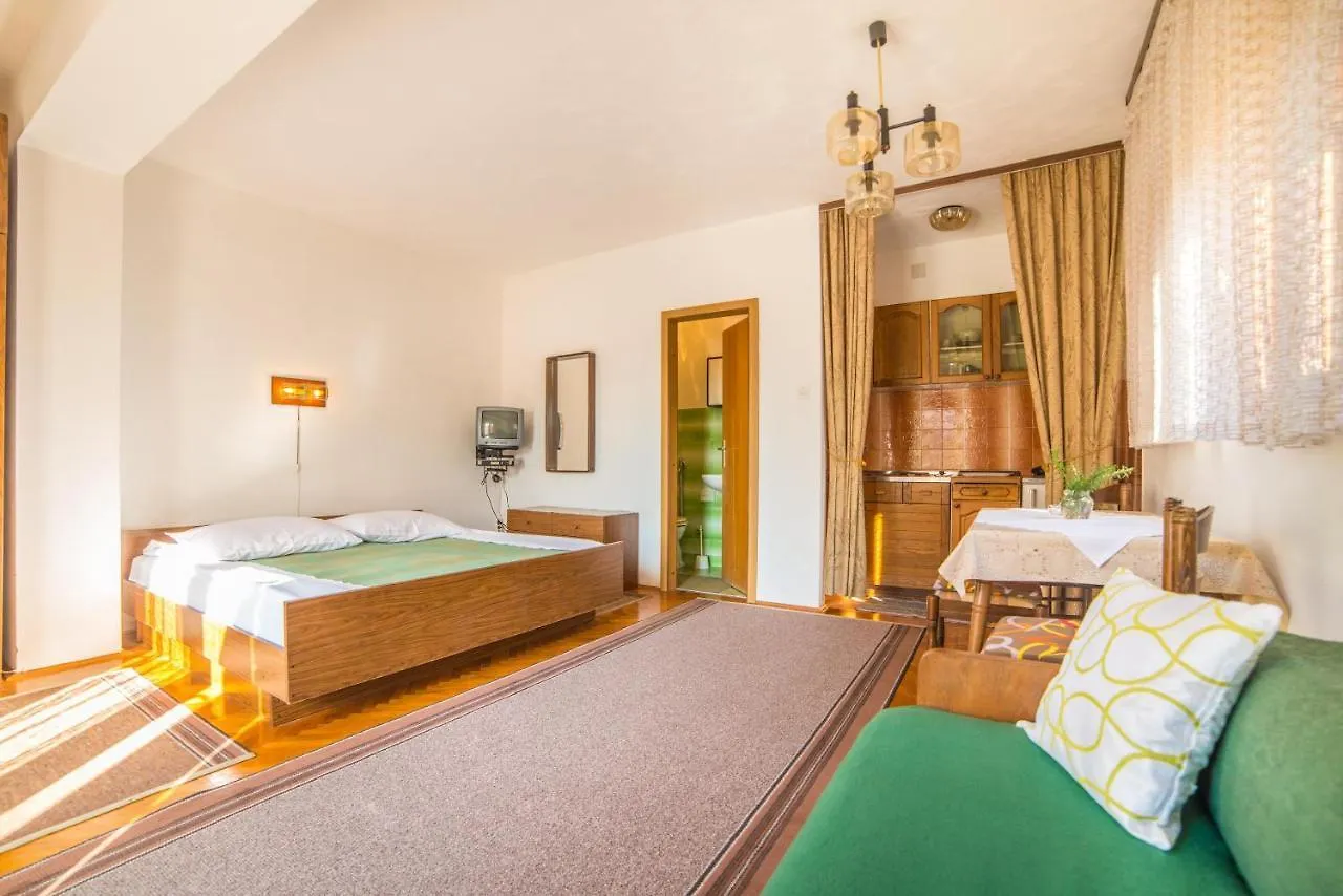 Penzion Apartments Antic 4255 Selce