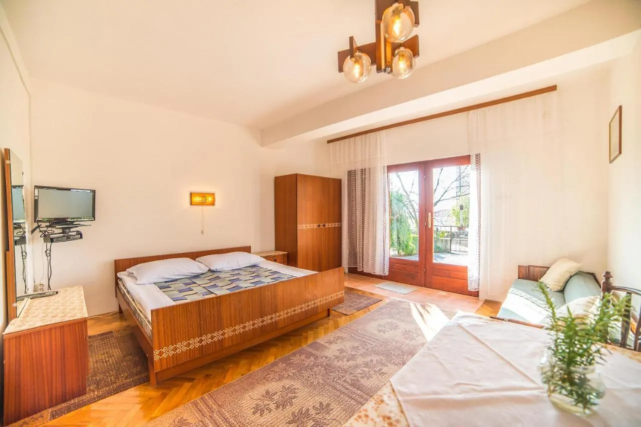 *** Penzion Apartments Antic 4255 Selce Chorvatsko