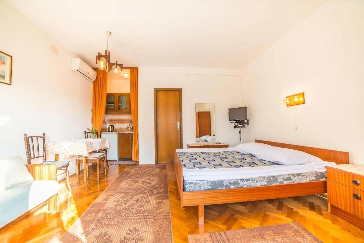 Apartments Antic 4255 Selce Chorvatsko